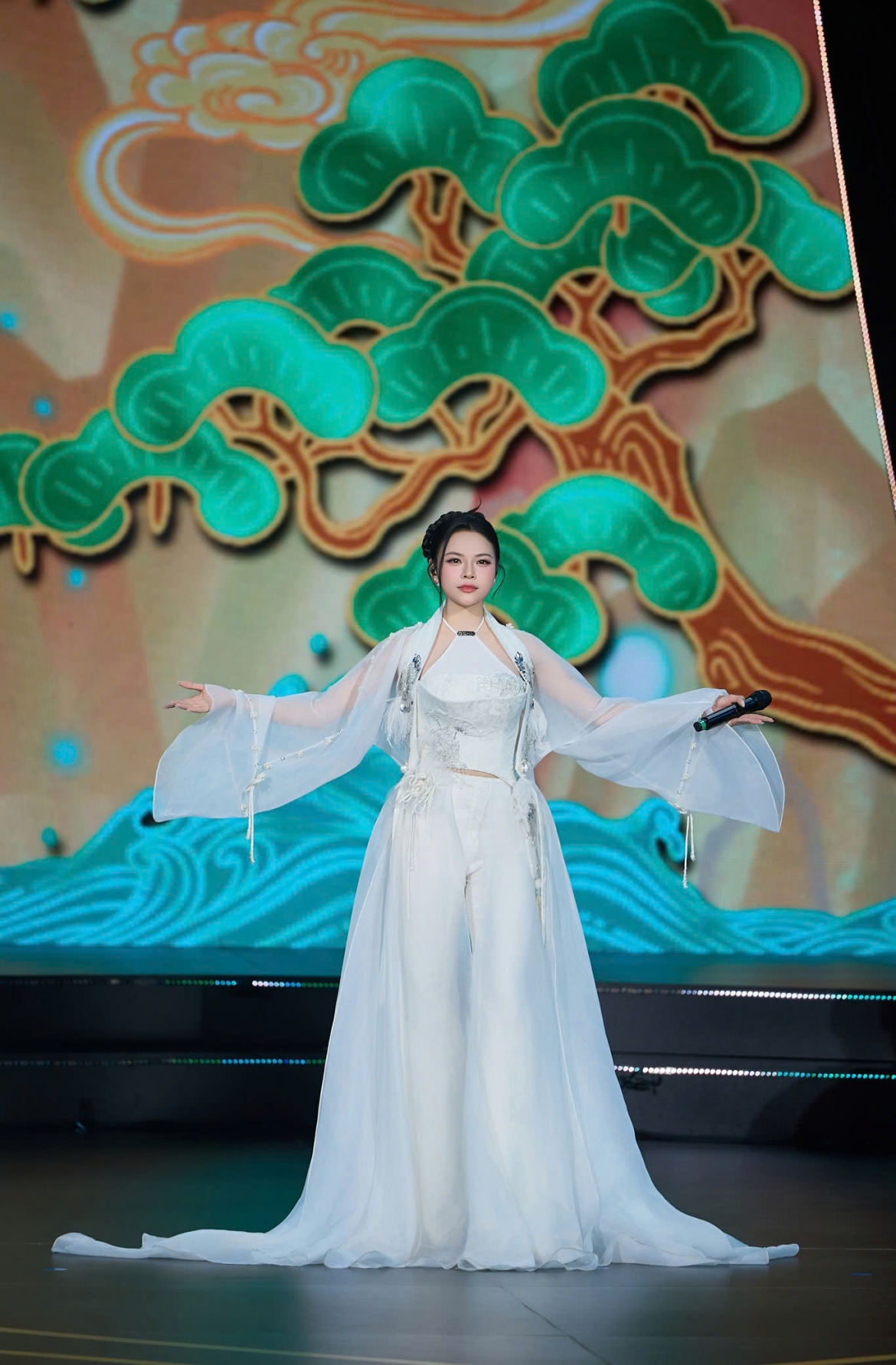 my linh khen thi sinh sao mai Doan linh duoc troi cho ca thanh lan sac hinh anh 3