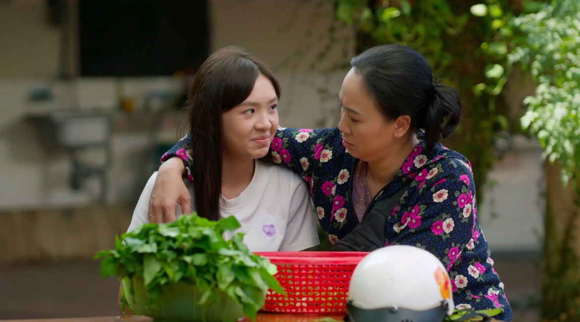 nsUt hoang hai hoa ong bo coc can, mot minh nuoi con gai trong xom nho hinh anh 2