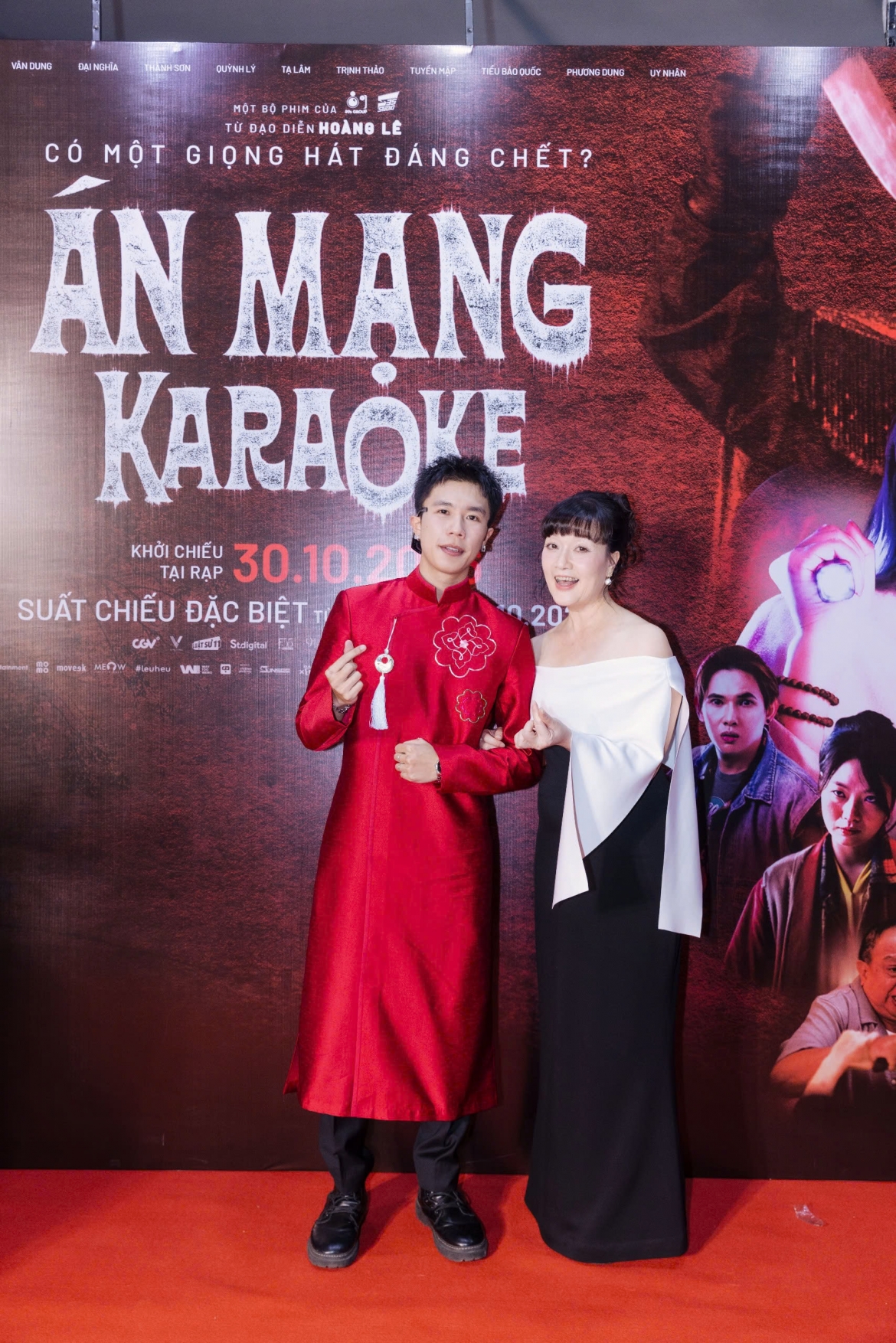 con trai van dung noi da ga khi xem canh tinh cam cua me voi thanh son hinh anh 1