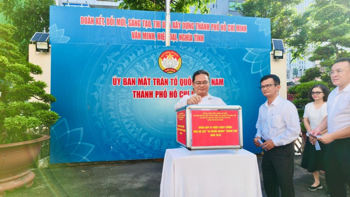 tp.hcm can bo, cong chuc gop mot ngay luong ung ho nguoi ngheo hinh anh 3