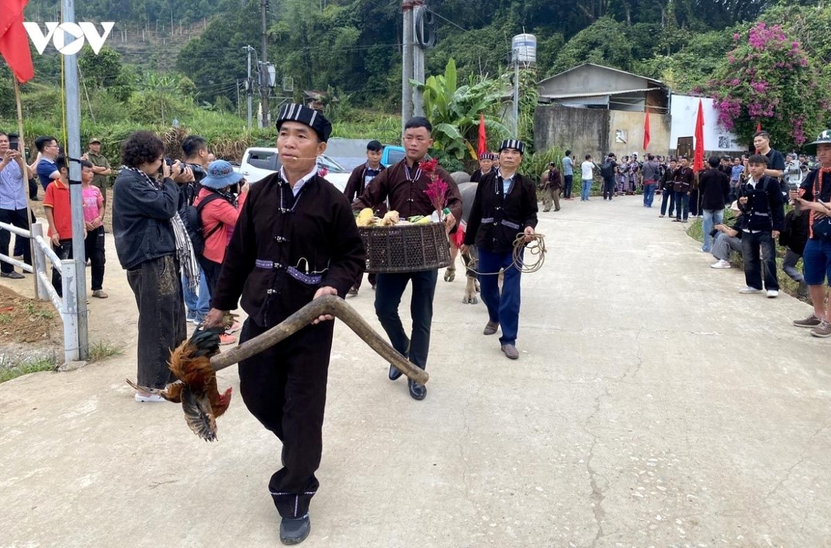 su khon khoai the lu people s ritual to honour the buffalo picture 4