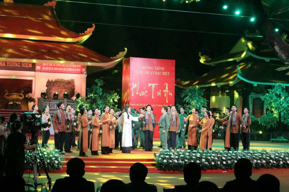 nhung giai dieu tri an trong dem tuong nho cac anh hung liet si hinh anh 4
