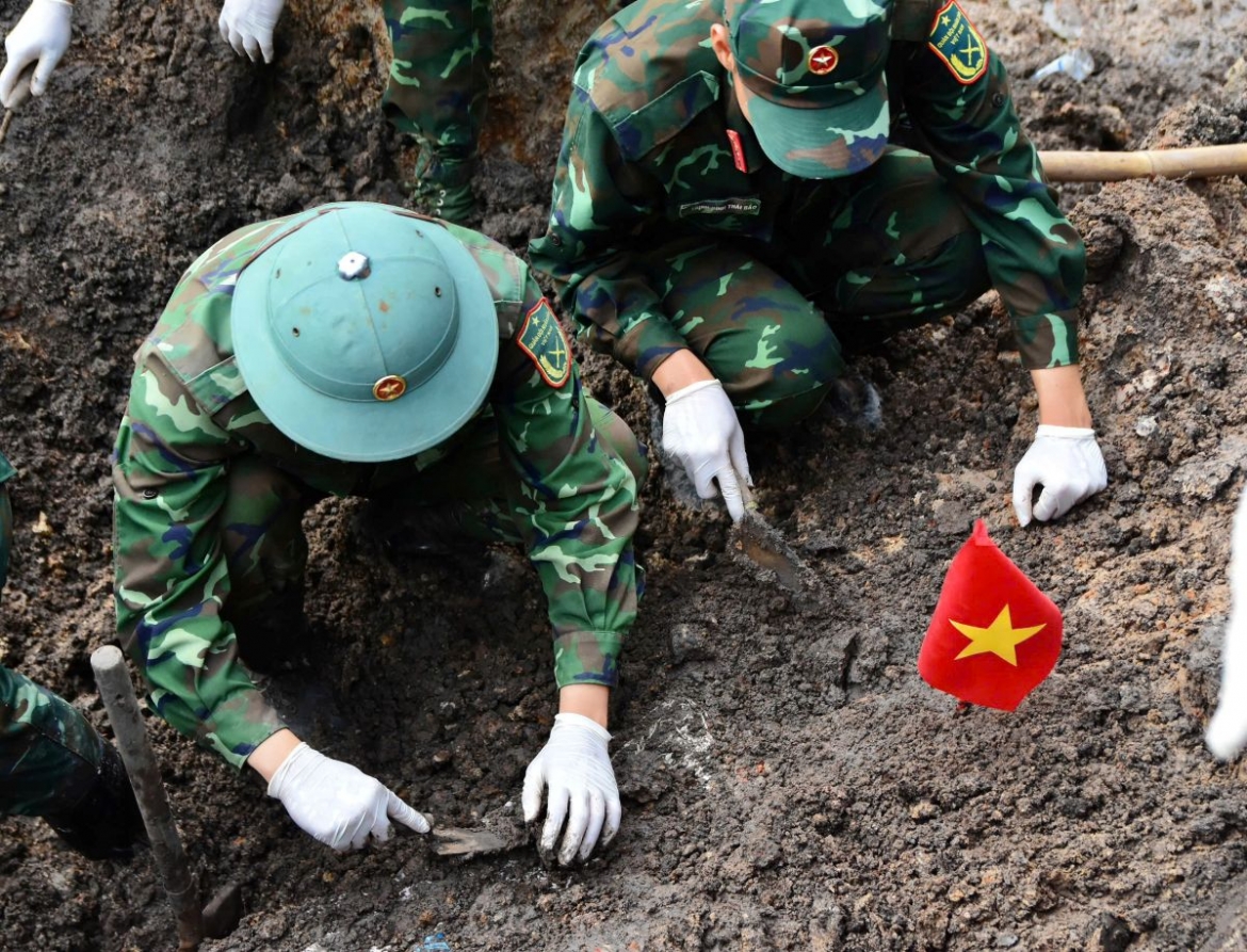 phat hien them 8 hai cot liet si tai cong vien le thi rieng hinh anh 4