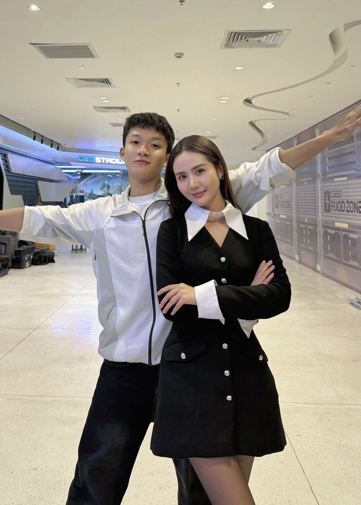 vai gai que cua huyen lizzie trong can nha khong mai che gay tranh luan hinh anh 6
