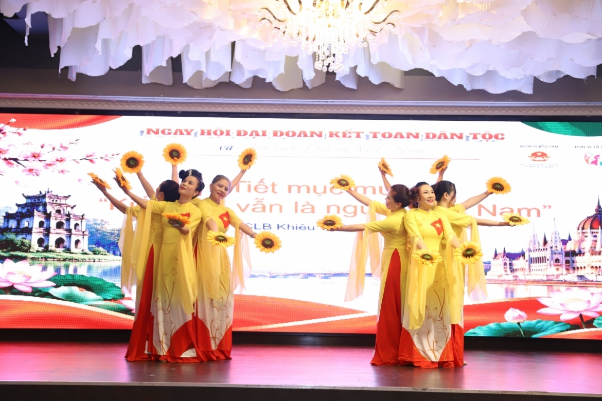 ts. phan bich thien Dieu gan ket nguoi viet xa que la y thuc coi nguon hinh anh 8