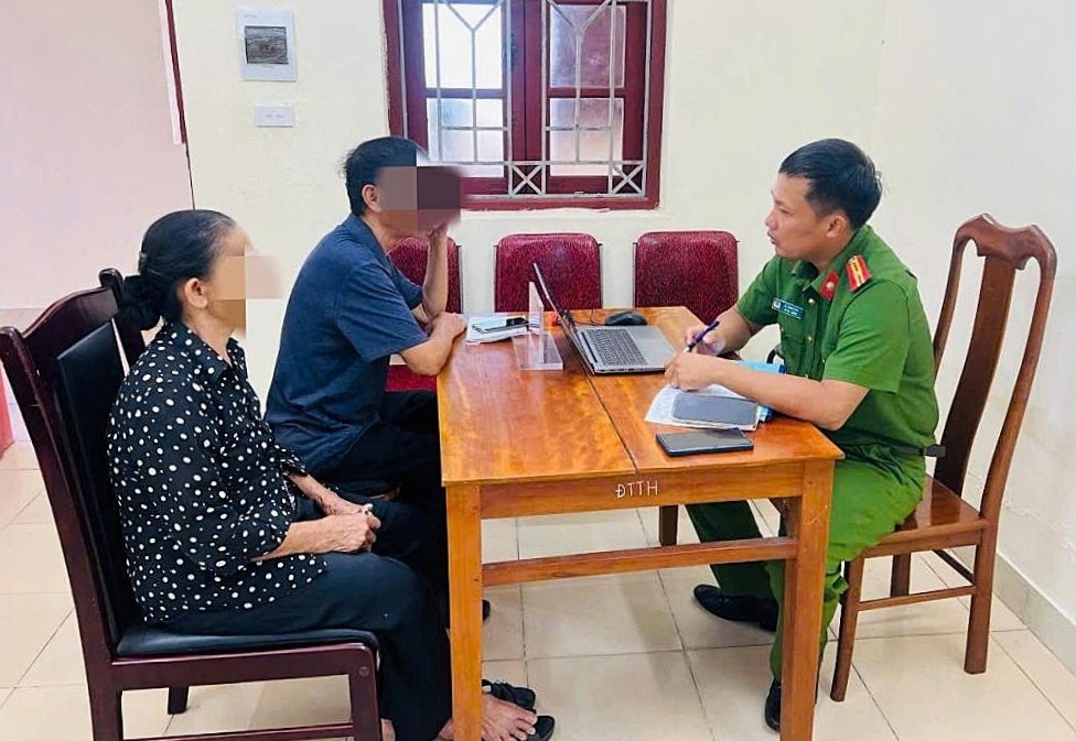 ngan chan vu lua dao gia danh cong an, lien quan khoan no gan 7 ty dong hinh anh 1