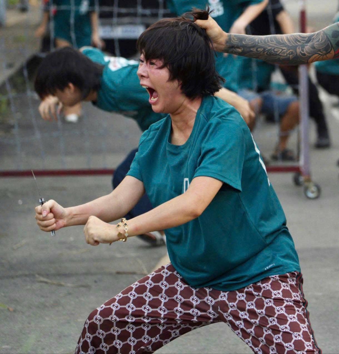 nu dien vien trai buon nguoi ke chuyen xin phep chong de dong canh nong hinh anh 1