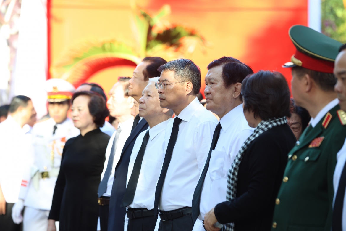 le vieng, truy dieu va an tang hai cot liet si tai cong vien le thi rieng hinh anh 9
