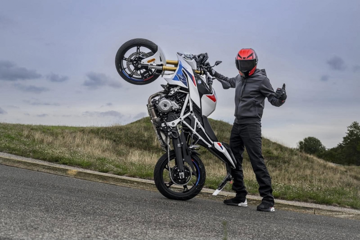 bmw f 450 r 2027 chao san, thach thuc moi doi thu hinh anh 4