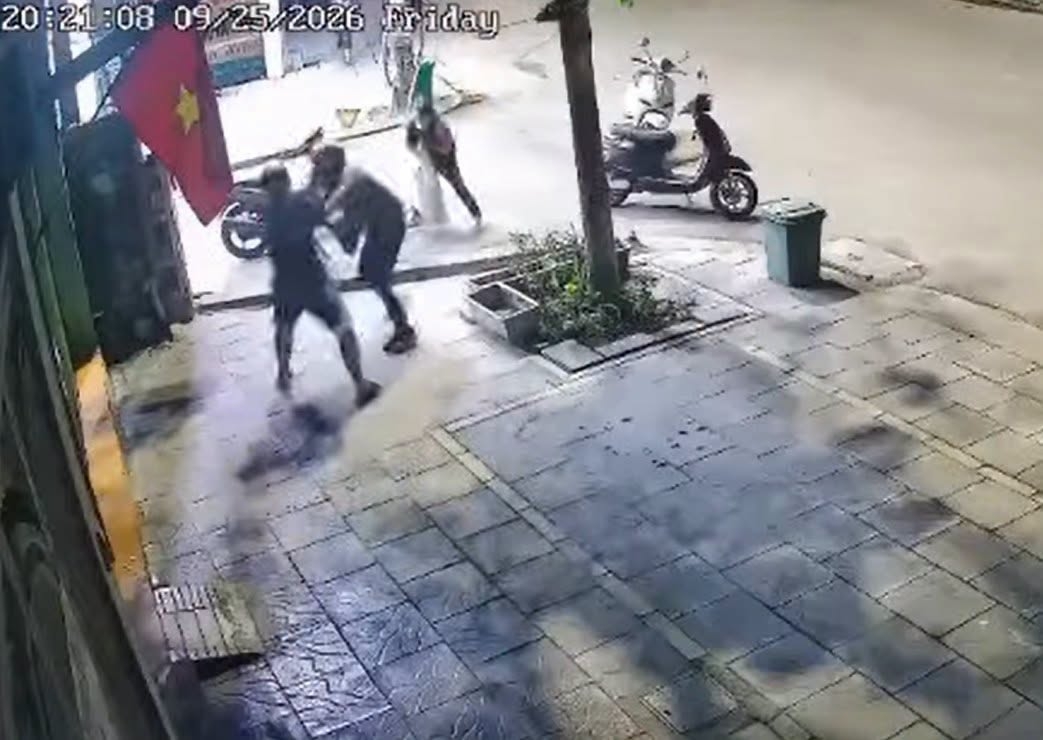 nam sinh lop 12 o bac ninh dung cam ngan chan hai doi tuong trom cho hinh anh 1