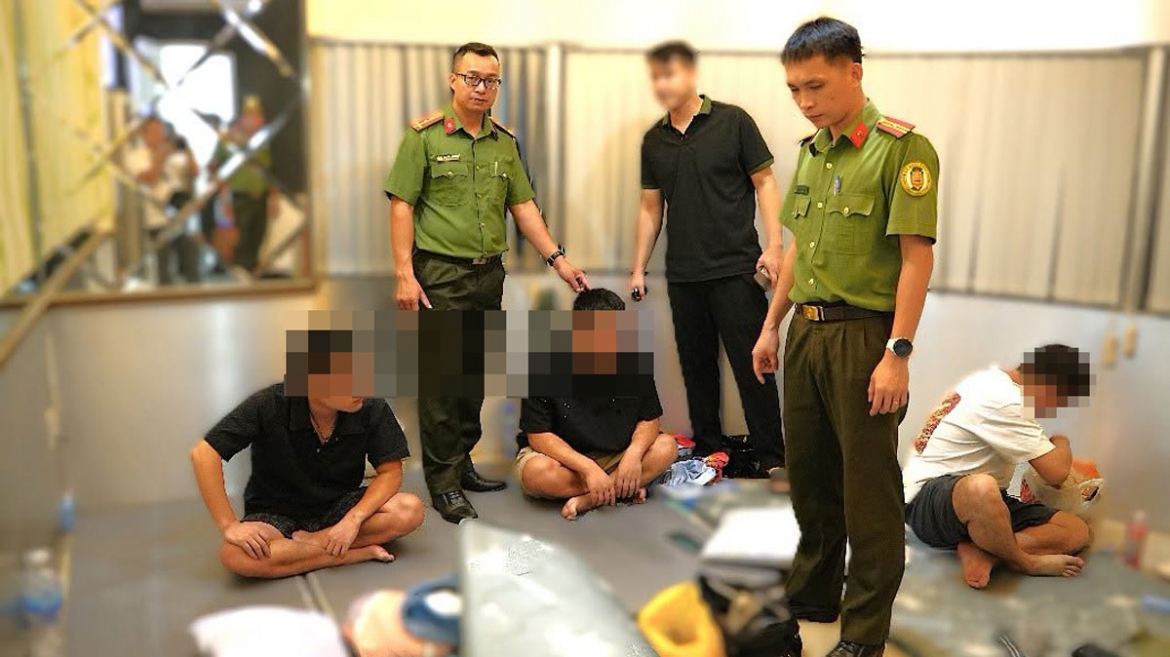boc go duong day to chuc cho 43 nguoi nuoc ngoai o lai viet nam trai phep hinh anh 1