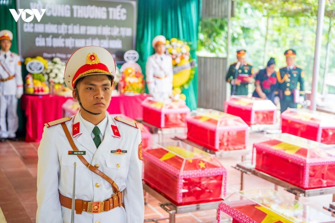 93 fallen soldiers to rest in peace at vi xuyen national martyrs cemetery picture 2