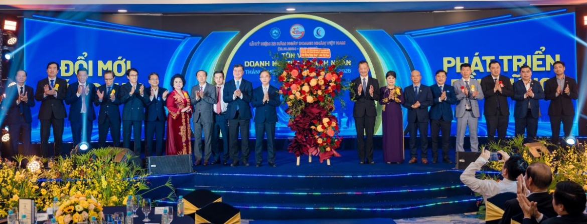 trao danh hieu doanh nghiep, doanh nhan tp.hcm tieu bieu nam 2026 cho 196 don vi hinh anh 3