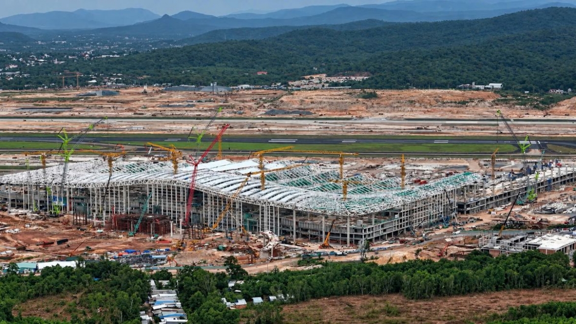 phia sau cuoc chay dua tien do chua tung co tren dai cong truong apec phu quoc hinh anh 3