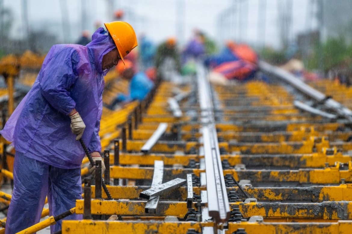 phia sau cuoc chay dua tien do chua tung co tren dai cong truong apec phu quoc hinh anh 4