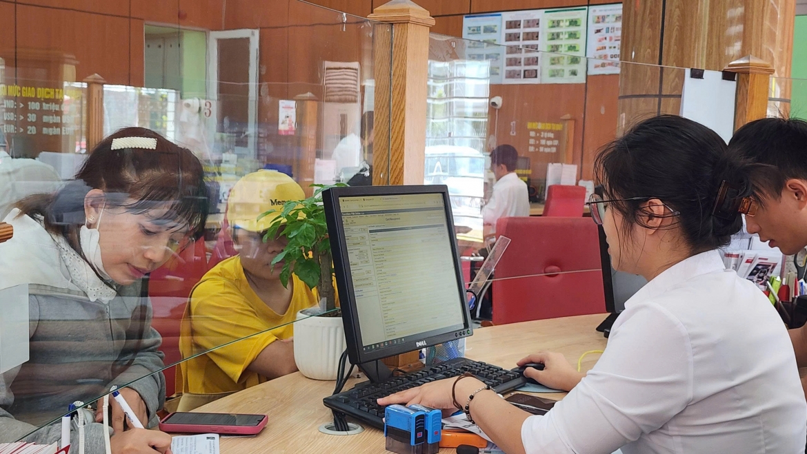 agribank chi nhanh hue day manh so hoa dich vu ngan hang hinh anh 2