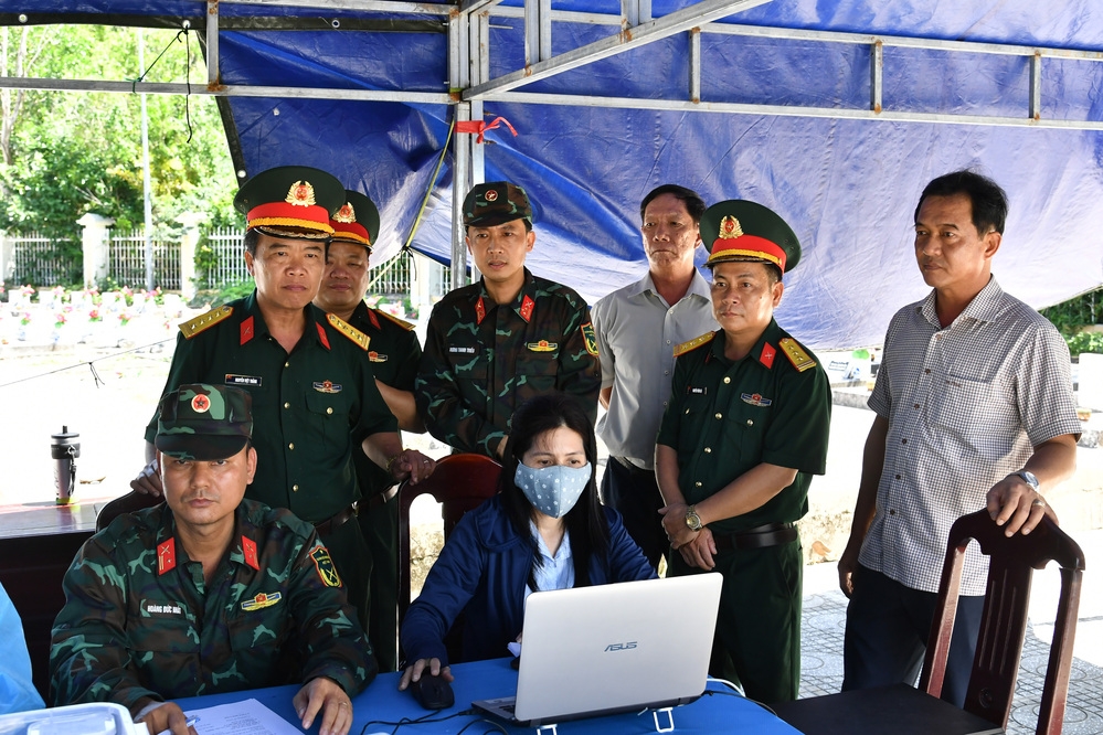 an giang hoan thanh lay mau sinh pham tai hon 15.000 phan mo liet si hinh anh 4