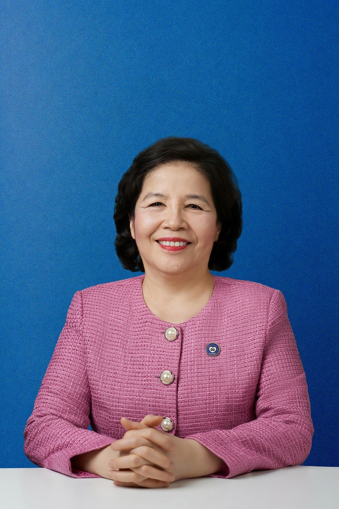 ba mai kieu lien tu ky su nganh sua den top 100 phu nu quyen luc nhat chau A hinh anh 1