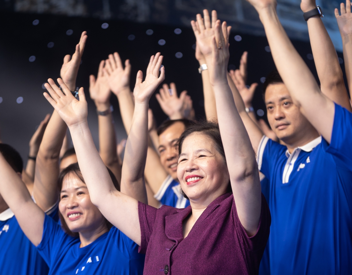 ba mai kieu lien tu ky su nganh sua den top 100 phu nu quyen luc nhat chau A hinh anh 3