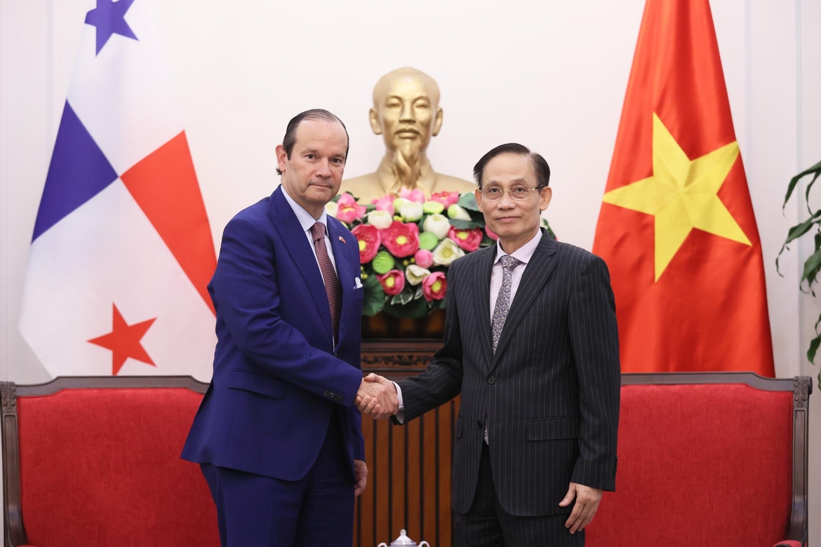 bo truong ngoai giao le hoai trung tiep bo truong ngoai giao panama hinh anh 1