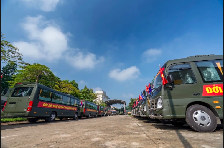 ban giao 35 xe hyundai county cho bo quoc phong phuc vu chien dich 500 ngay dem hinh anh 1