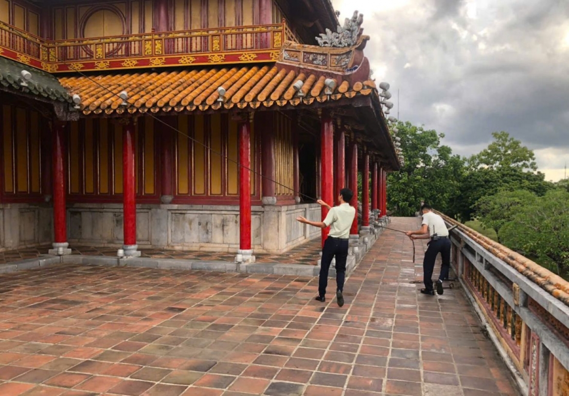 giang neo, chong sap do di tich hue trong mua mua bao hinh anh 1