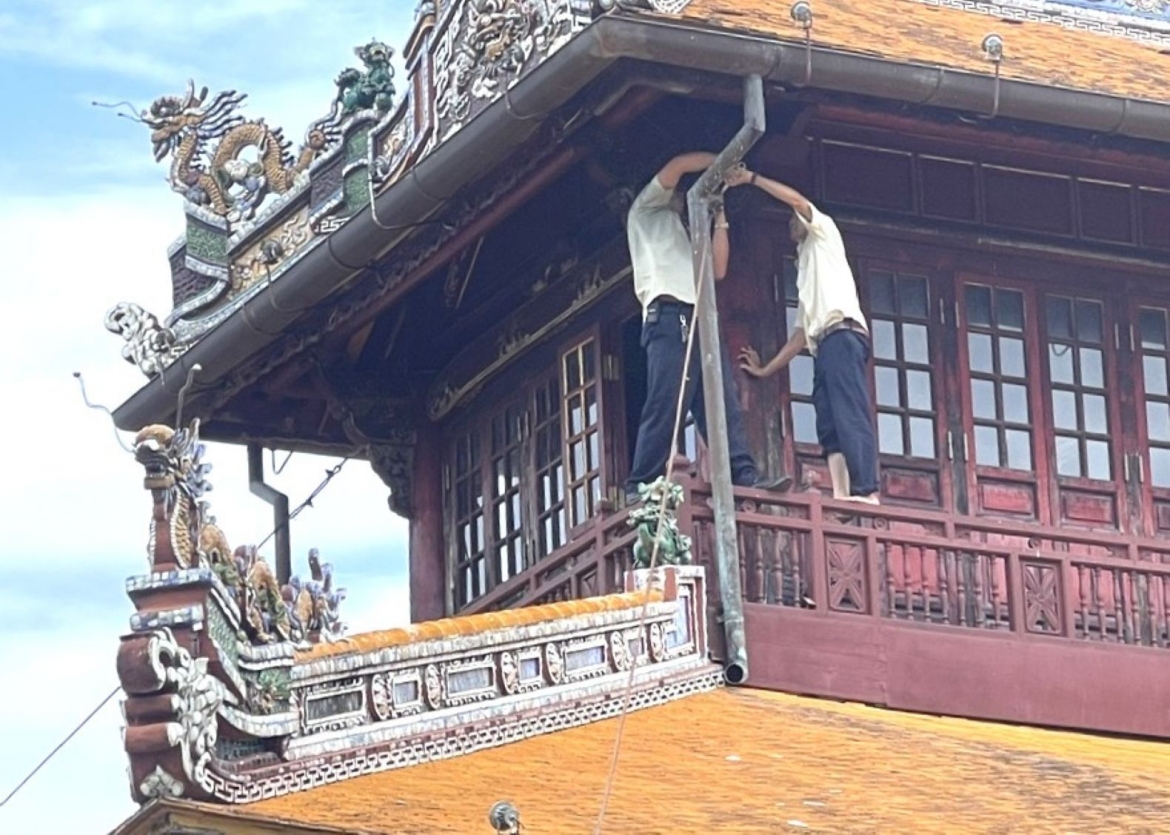 giang neo, chong sap do di tich hue trong mua mua bao hinh anh 4