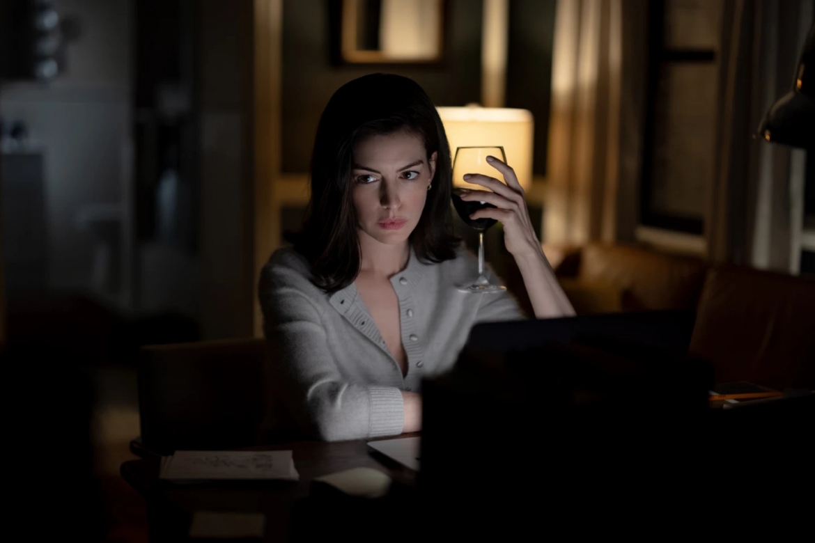 anne hathaway hoa than nguoi phu nu bi an, he lo nhung goc khuat trong verity hinh anh 1