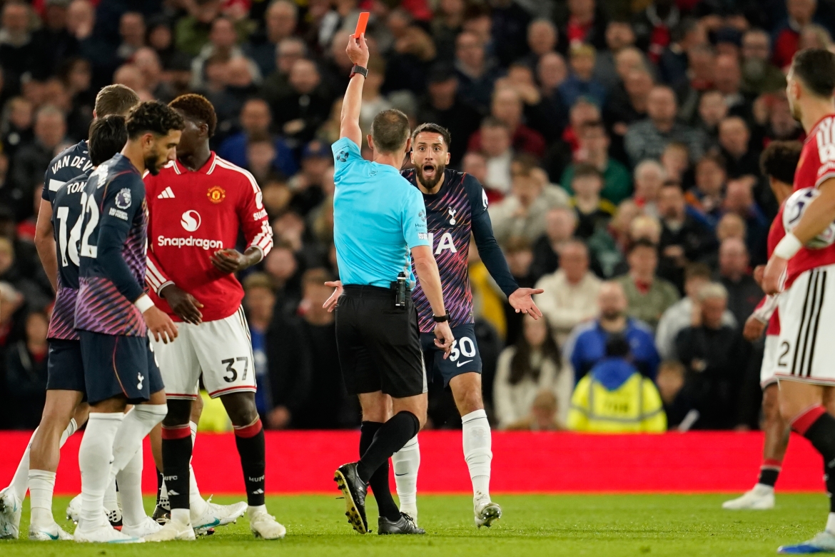 ket qua ngoai hang anh mu roi diem truoc 10 nguoi cua tottenham o phut bu gio hinh anh 2