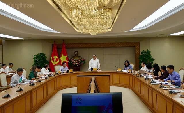 pho thu tuong thuong truc pham gia tuc khan truong hoan thien bieu trung apec viet nam 2027 hinh anh 1