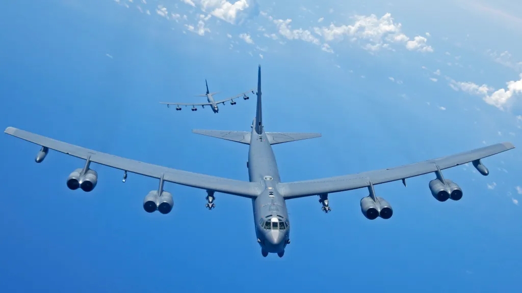 b-52 my sap so huu ten lua tang hinh chuyen san tau chien hinh anh 1