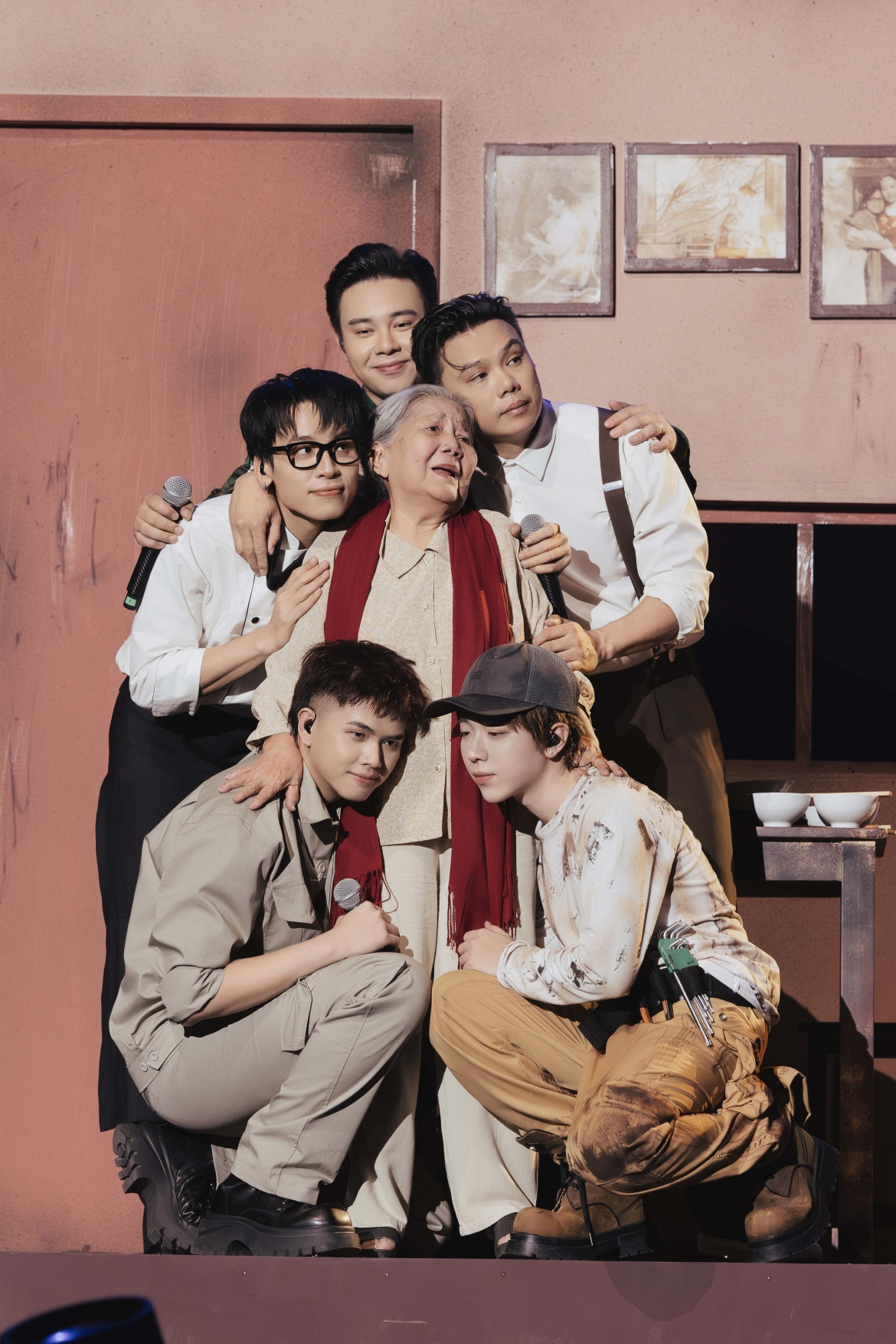 Dong hung bat khoc, day dut vi tung cai loi me hinh anh 2