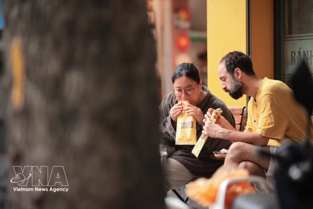 uk magazine spotlights hanoi food tour starting at 4am picture 1