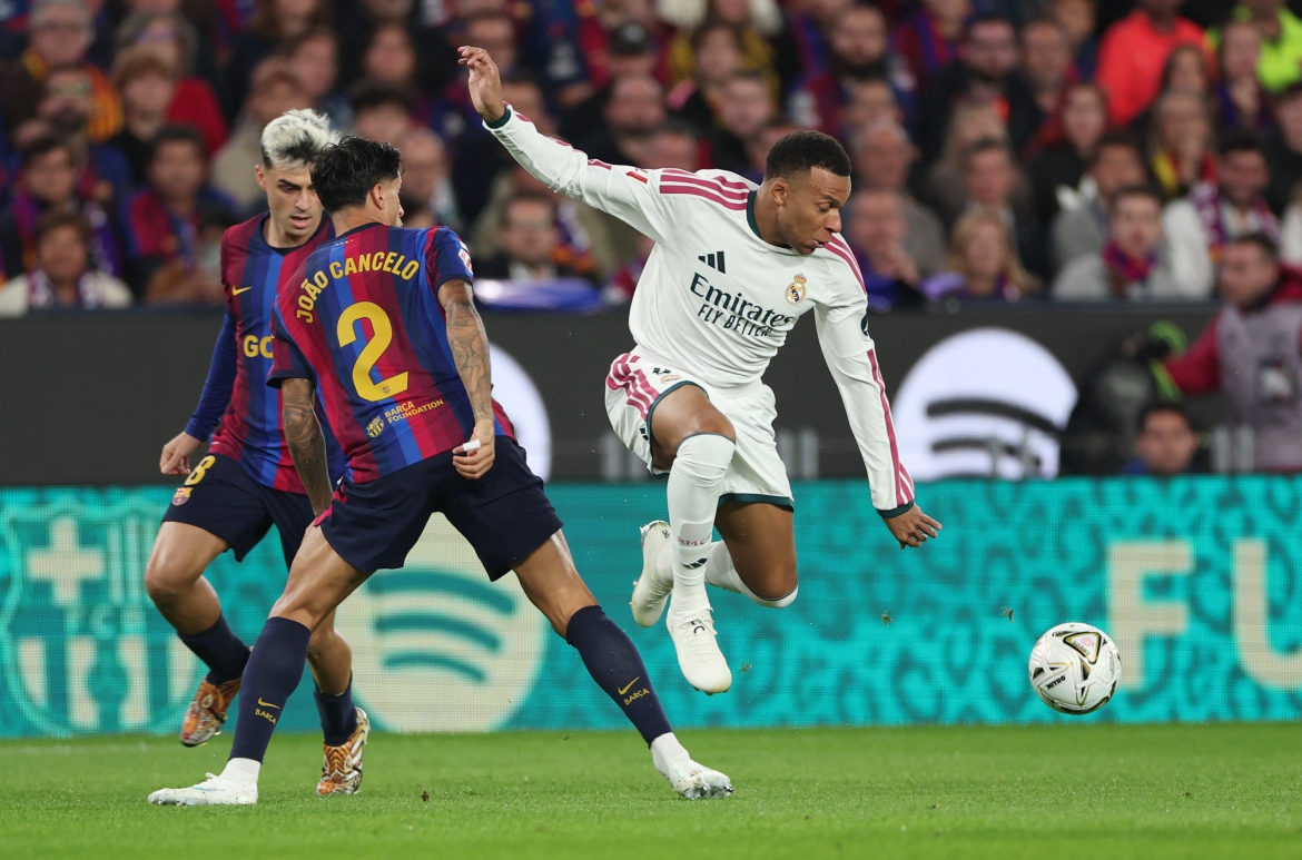 mbappe toa sang ruc ro, real madrid thang kich tinh barca hinh anh 16