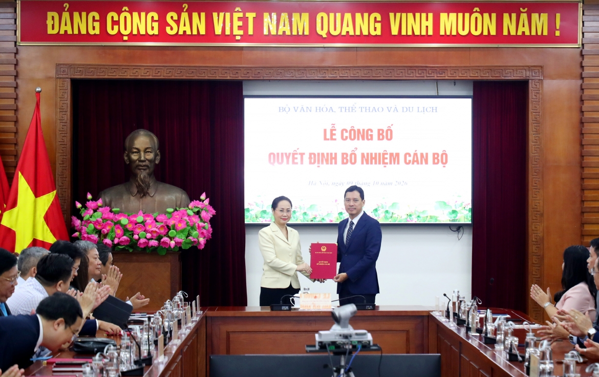 Ong le quang tu do lam cuc truong cuc bao chi, ong luu Dinh phuc lam cuc truong cuc xuat ban va thu vien hinh anh 2