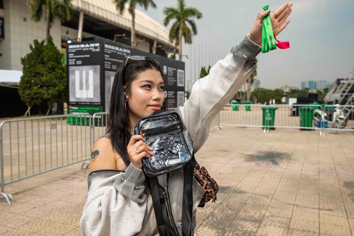 bigbang fans nationwide bring concert fever to hanoi picture 6