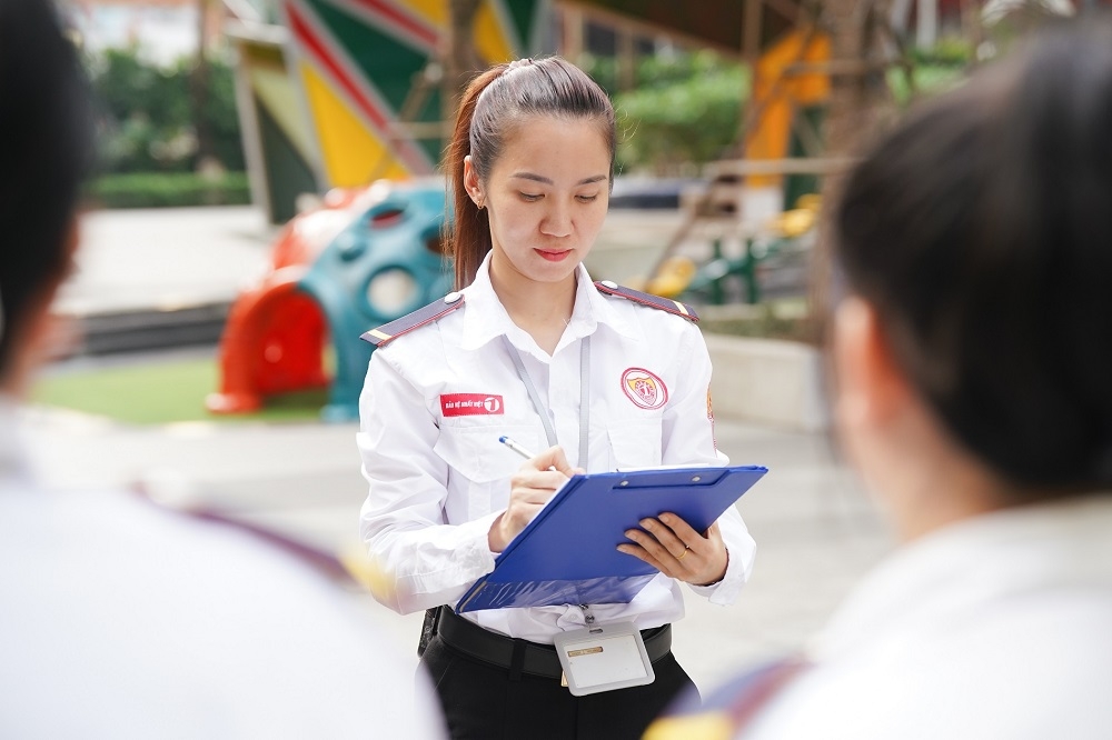 nhung nu an ninh gop suc giu an toan toa nha hinh anh 6
