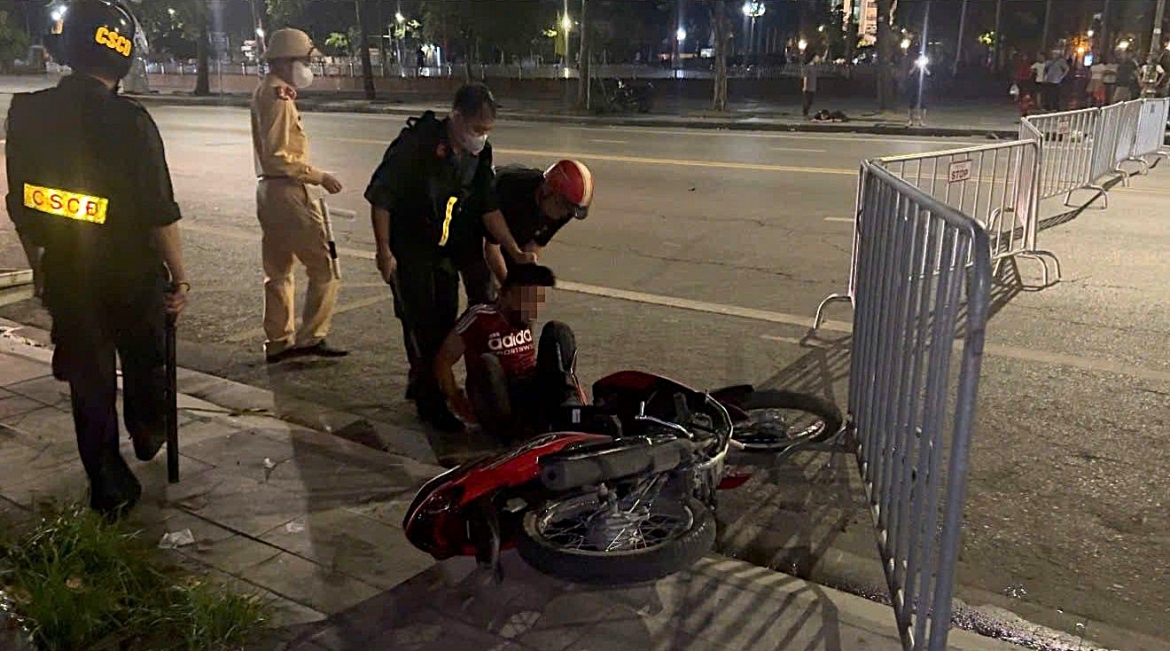 Lập biên bản 65 thanh, thiếu niên vi phạm trật tự, an toàn giao thông tại Nghệ An