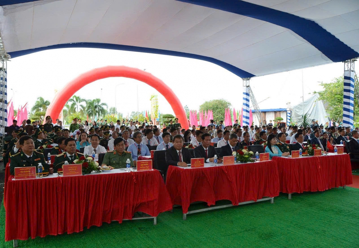 phat huy loi the cua khau quoc te khanh binh - chrey thom hinh anh 3