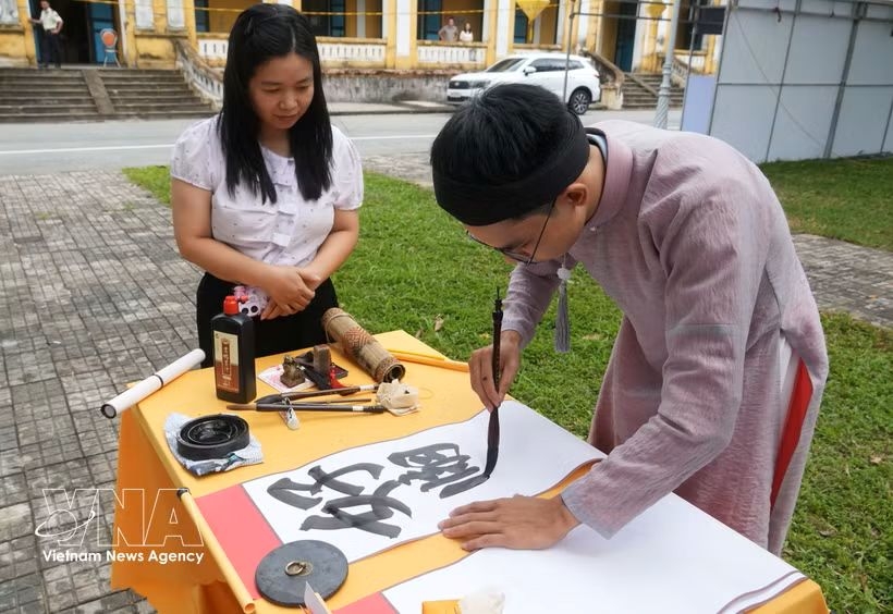 vietnam calligraphy festival celebrates national cultural heritage picture 1