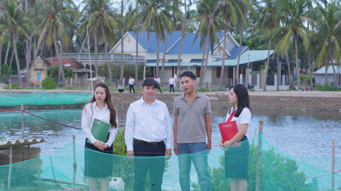 abic- agribank dong hanh voi khach hang khoi phuc san xuat sau thien tai, rui ro hinh anh 3