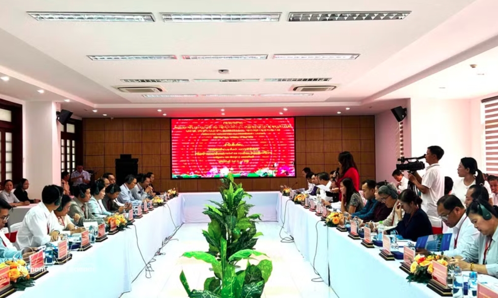 can tho, lao localities step up cooperation in human resources development picture 1