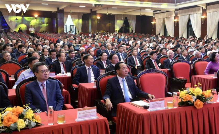 top leader to lam presents ho chi minh order to central theory council picture 7