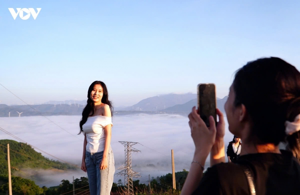 cloud hunting amid wind turbines in western quang tri province picture 10