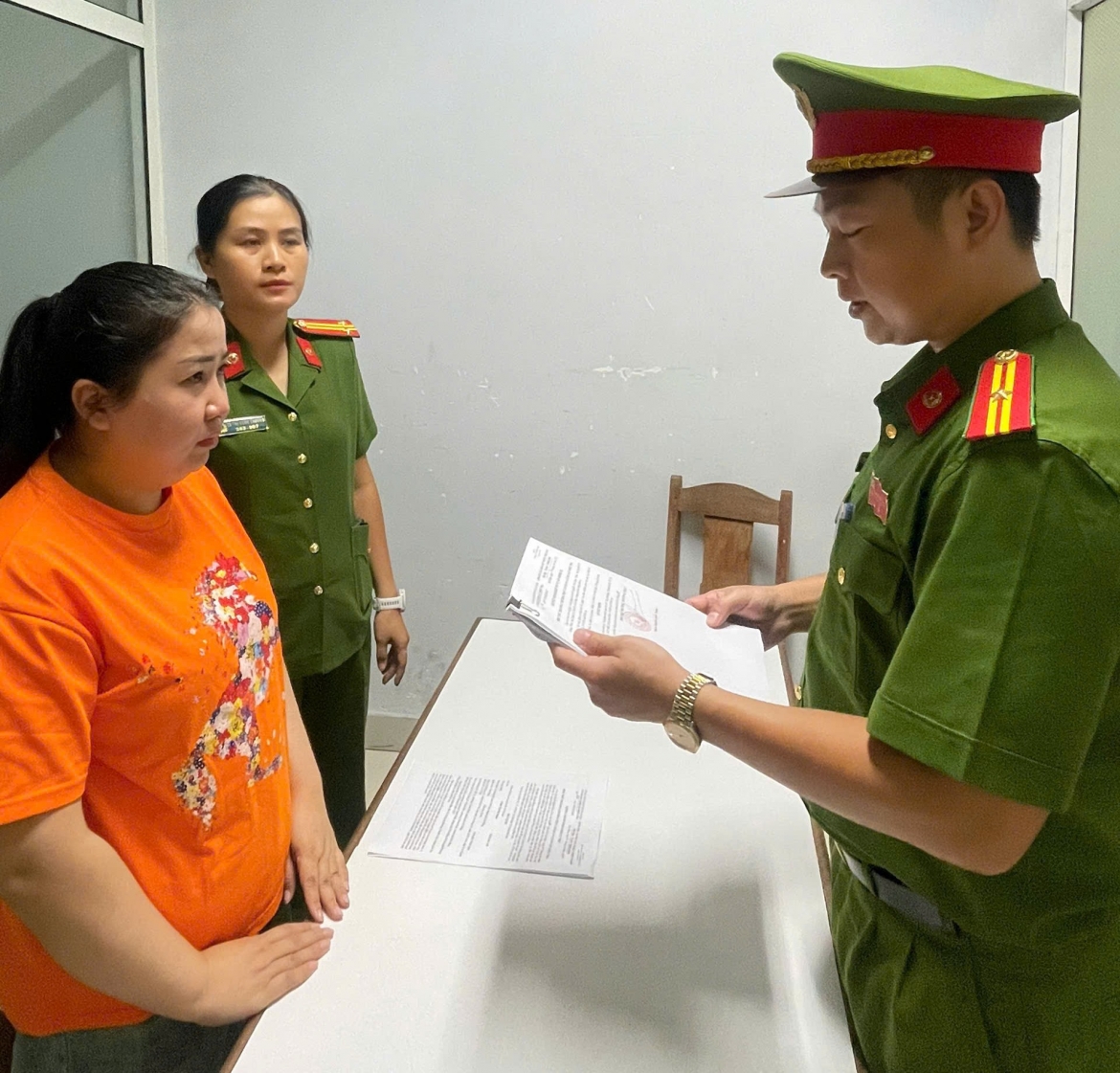khoi to doi tuong lua gop von mua hang chiem doat hon 15,4 ty dong hinh anh 1