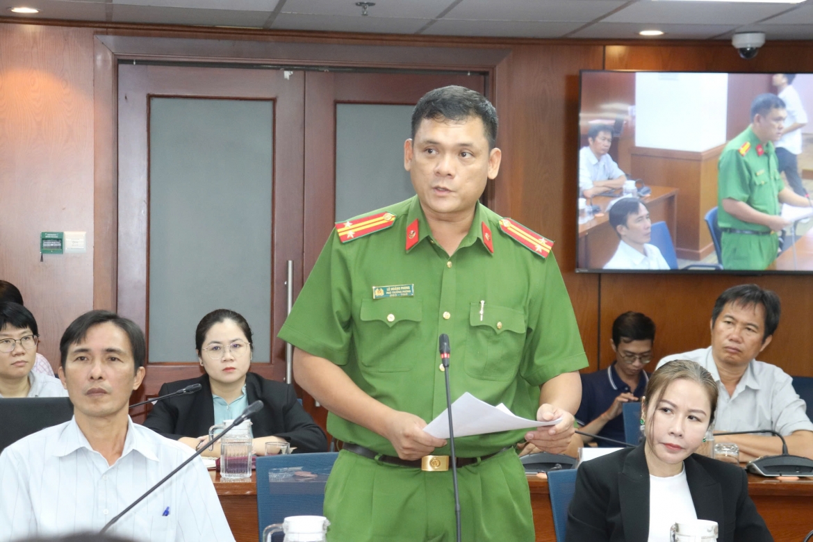 cong an tp.hcm chan chinh tinh trang lan chiem truoc 62 cong truong hinh anh 1