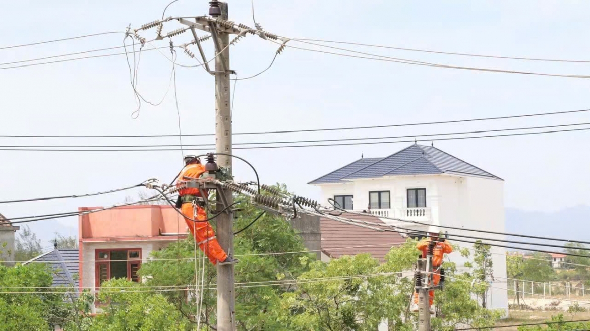 evncpc san sang ha tang luoi dien phuc vu phat trien kinh te bien mien trung hinh anh 1
