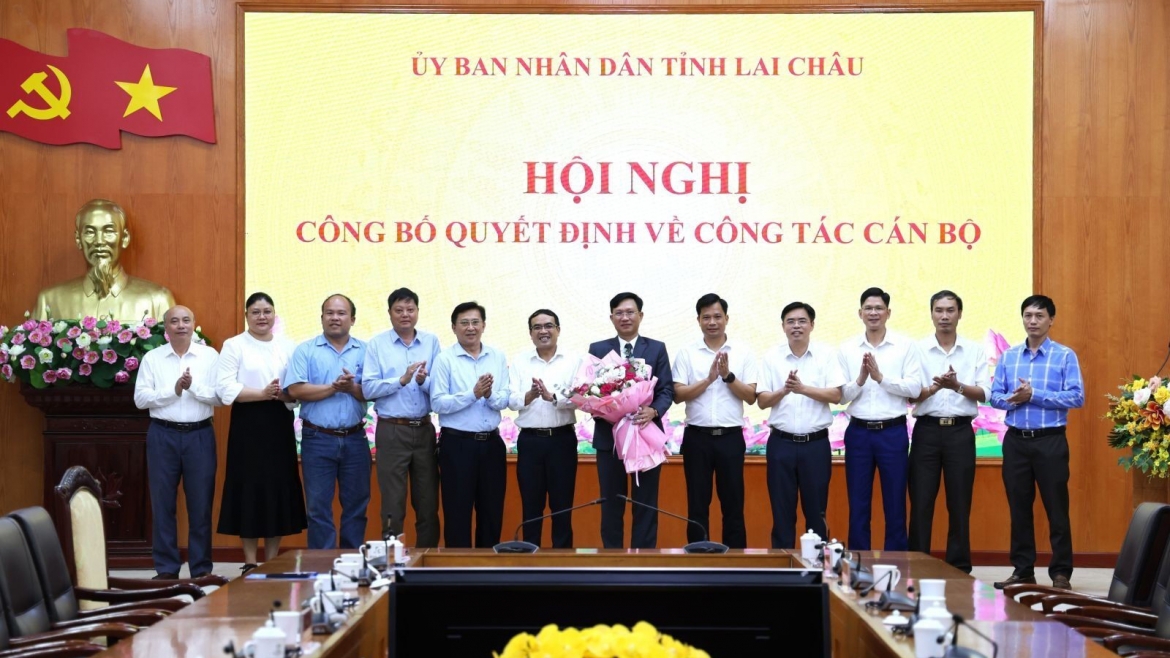 Lai Châu công bố các quyết định về công tác cán bộ