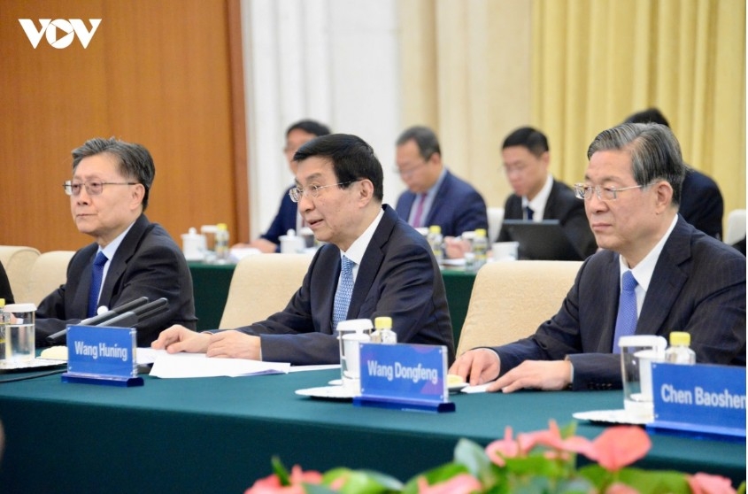 na leader urges stronger exchanges between vietnam, china mass organizations picture 4