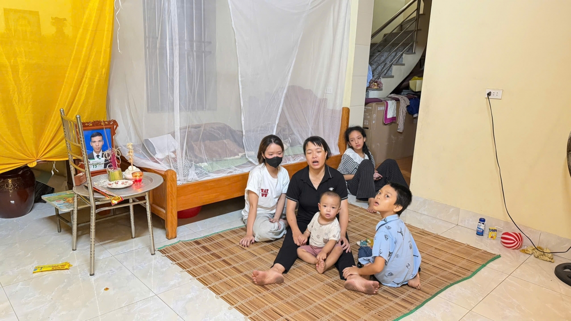 nguoi dan ong tu vong do dien giat khi dung rap dam cuoi o ninh binh hinh anh 2